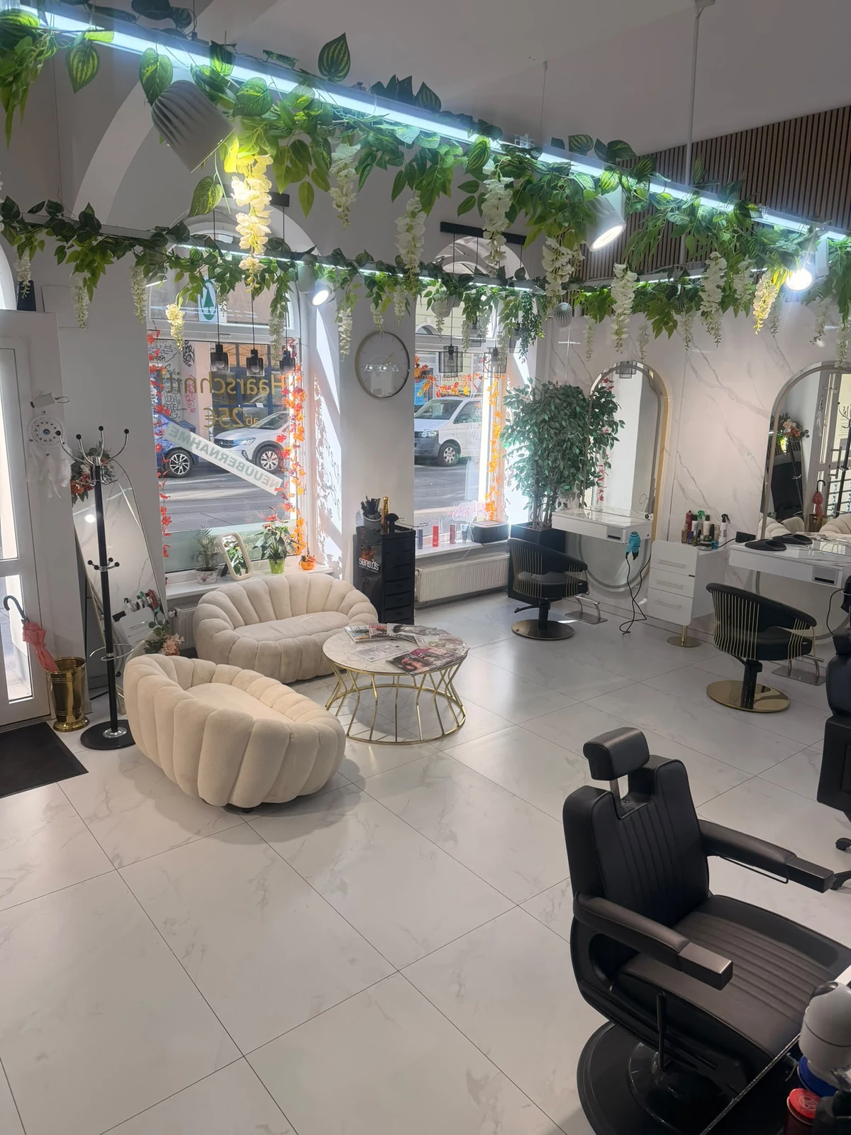 Glow & Glam by Melis Demir Salon İç Mekanı Kaiserstraße Wien